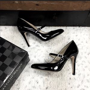 Saks Fifth Avenue Black Blane Heels Size: 6